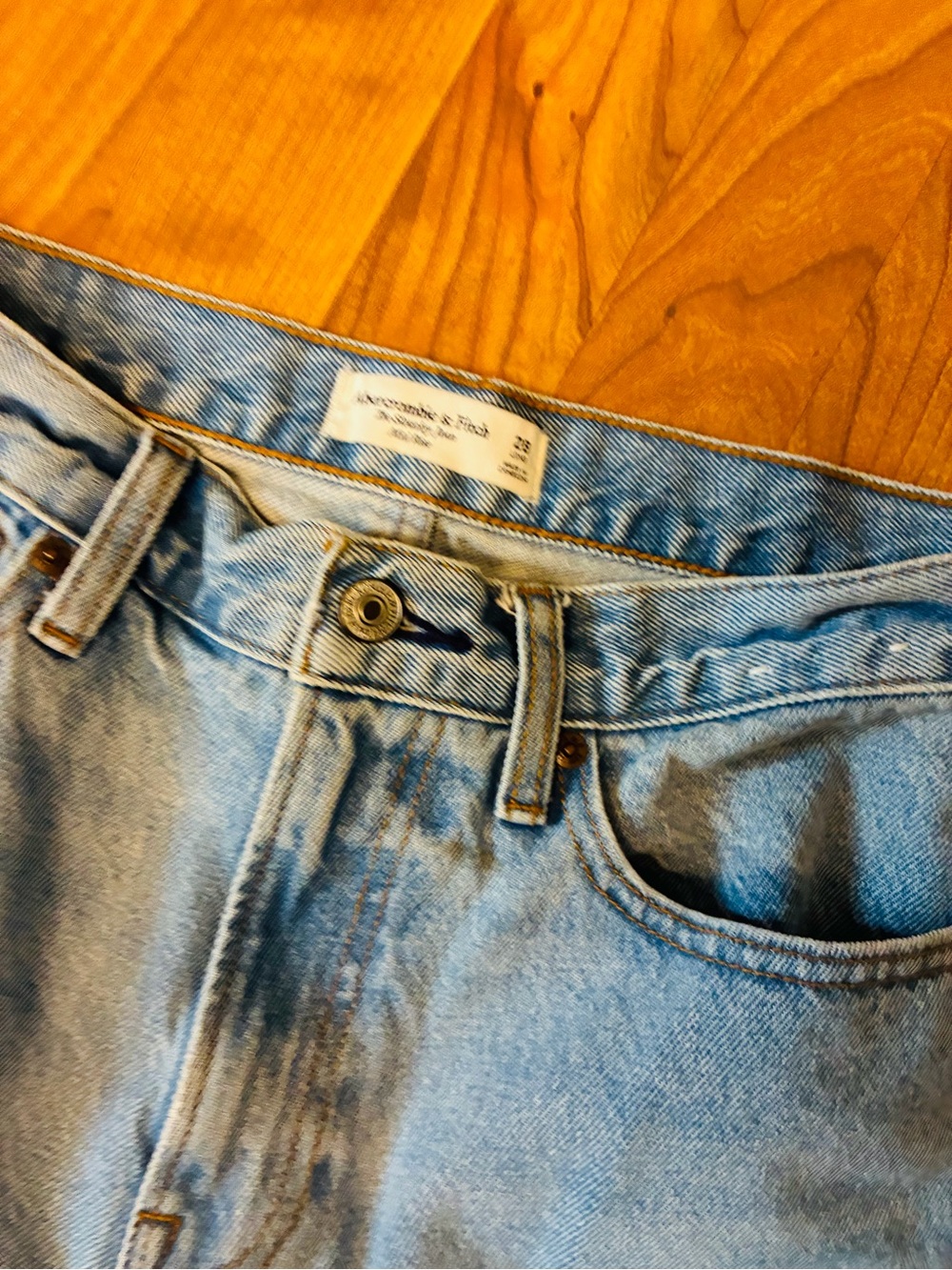 Abercrombie & Fitch 90s Relaxed Straight Jeans 28 Light Wash Distressed Back Mom - Picture 3 of 4